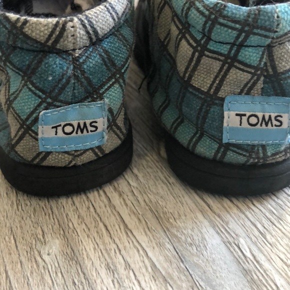 Toms Canvas Boot - size 10 toddler - Picture 2 of 3